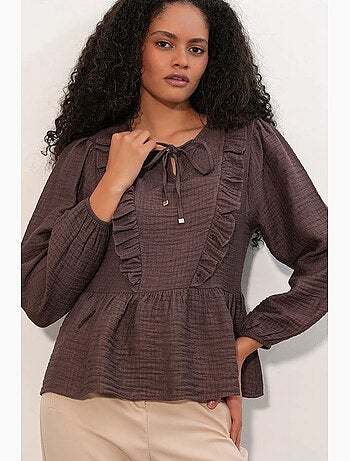 Blusa tejida con volantes y cierre de lazada bdart