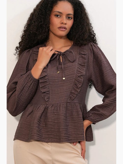 Blusa tejida con volantes y cierre de lazada bdart - Kiabi Blusa tejida con volantes y cierre de lazada bdart - Kiabi