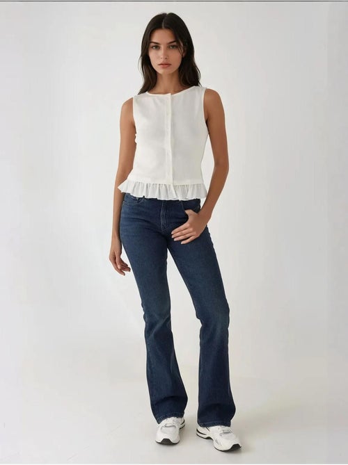 Blusa texturizada de cuello redondo con detalle de volante - Kiabi Blusa texturizada de cuello redondo con detalle de volante - Kiabi