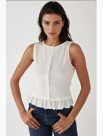 Blusa texturizada de cuello redondo con detalle de volante hiccup