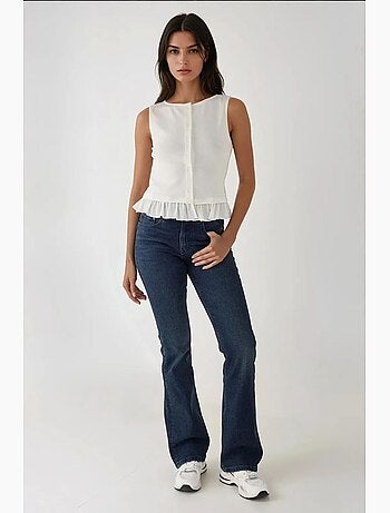 Blusa texturizada de cuello redondo con detalle de volante hiccup