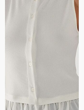 Blusa texturizada de cuello redondo con detalle de volante hiccup