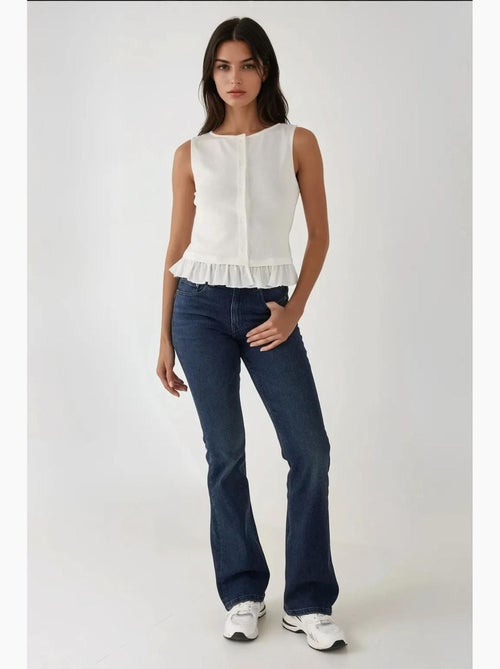 Blusa texturizada de cuello redondo con detalle de volante hiccup - Kiabi Blusa texturizada de cuello redondo con detalle de volante hiccup - Kiabi