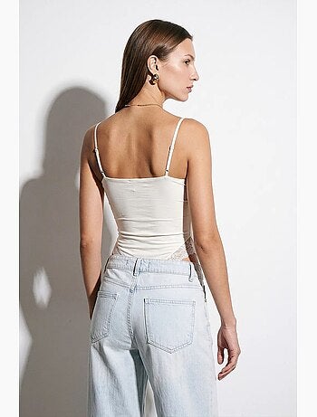 Blusa tipo body slim fit sin mangas de encaje dilvin