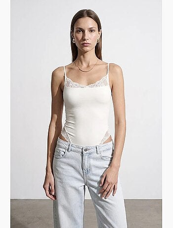 Blusa tipo body slim fit sin mangas de encaje dilvin