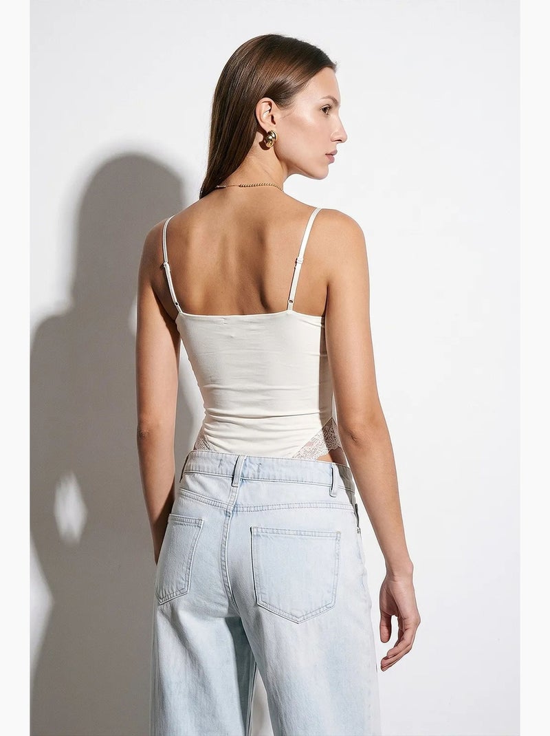Blusa tipo body slim fit sin mangas de encaje dilvin Crudo - Kiabi