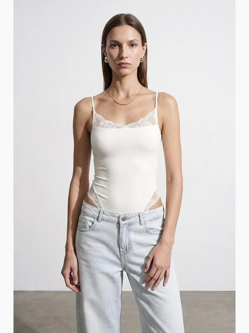 Blusa tipo body slim fit sin mangas de encaje dilvin Crudo - Kiabi