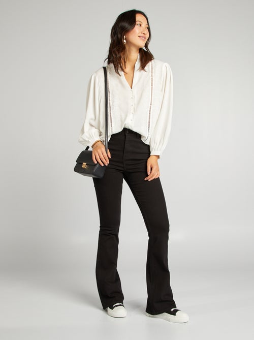 Blusa vaporosa con bordado de volantes y punto calado - Kiabi