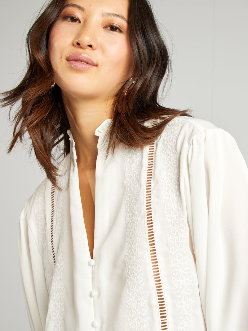 Blusa vaporosa con bordado de volantes y punto calado BLANCO - Kiabi