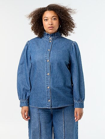 Blusa vaquera con cuello alto con volantes
