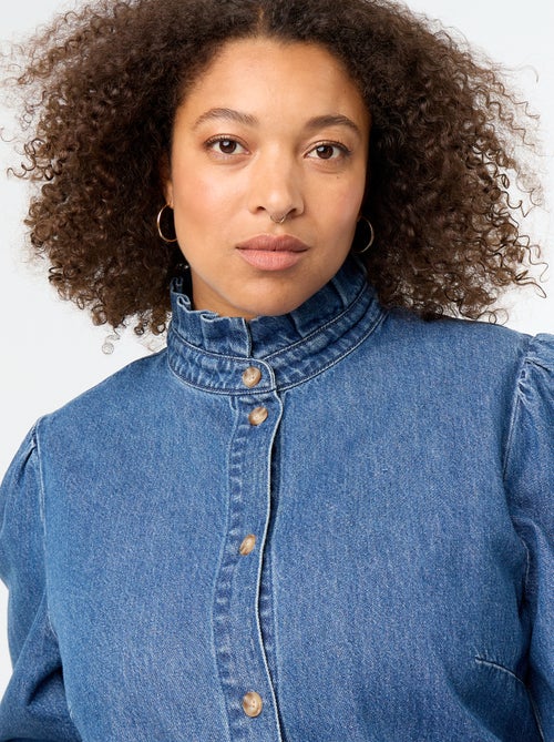 Blusa vaquera con cuello alto con volantes - Kiabi Blusa vaquera con cuello alto con volantes - Kiabi