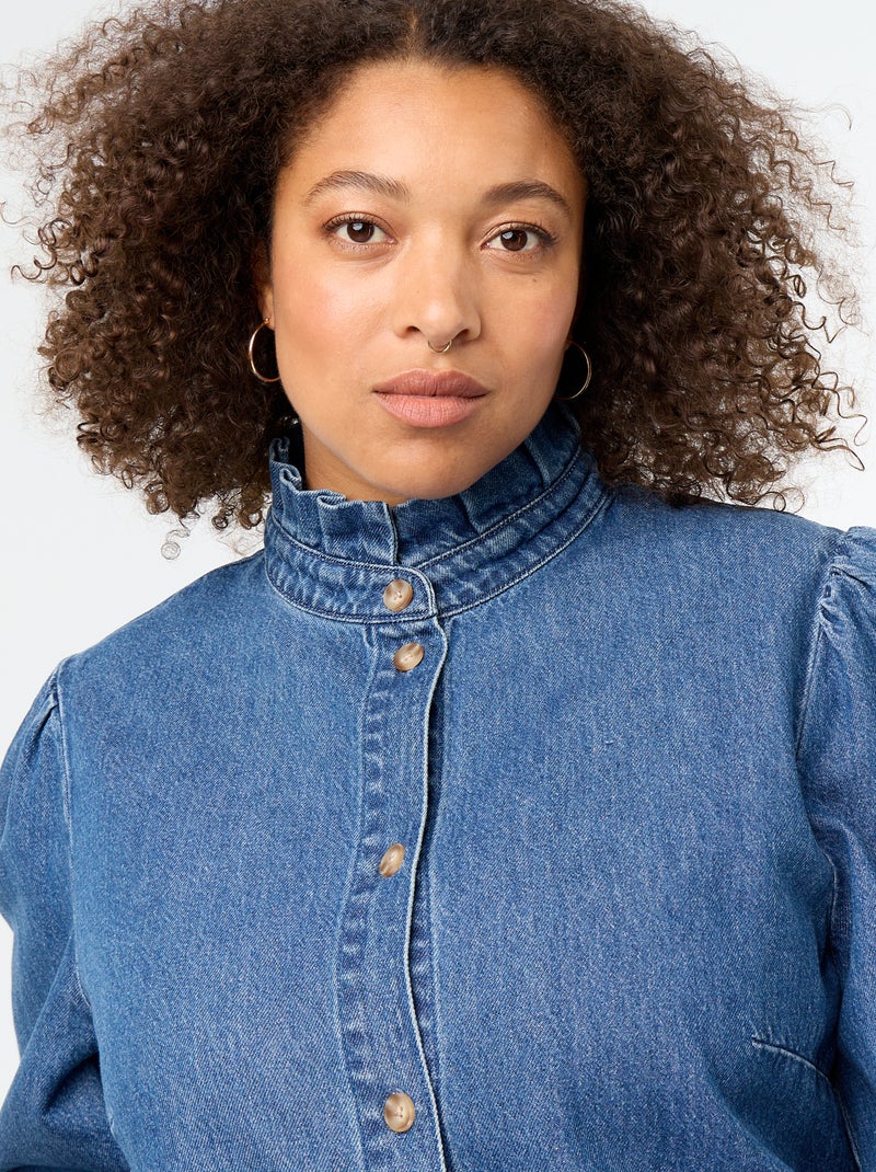 Blusa vaquera con cuello alto con volantes Azul - Kiabi