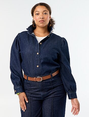 Blusa vaquera con cuello alto con volantes