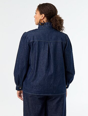 Blusa vaquera con cuello alto con volantes