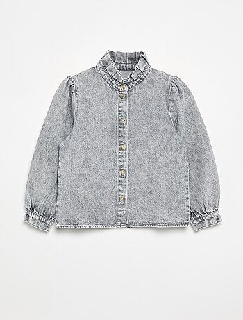 Blusa vaquera con cuello alto con volantes