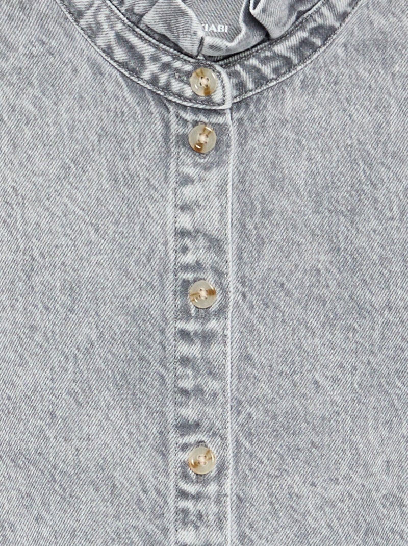 Blusa vaquera con cuello alto con volantes Gris - Kiabi
