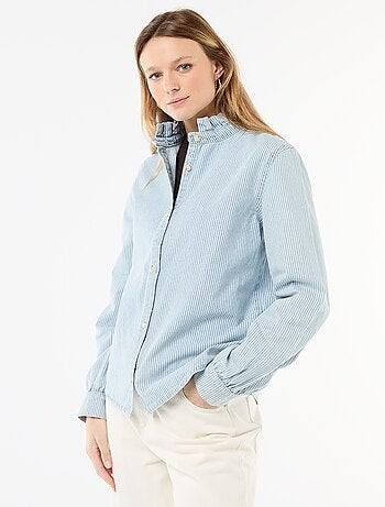 Blusa vaquera con cuello con volantes