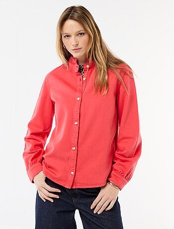 Blusa vaquera con cuello con volantes