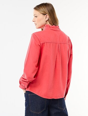Blusa vaquera con cuello con volantes