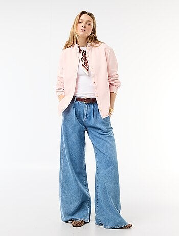 Blusa vaquera con cuello con volantes