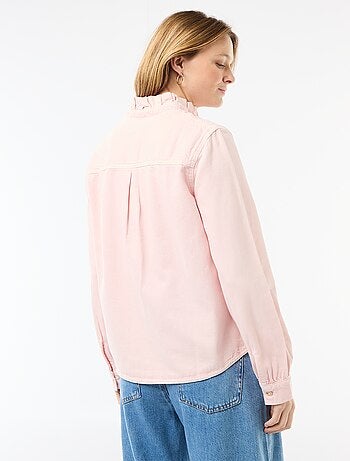 Blusa vaquera con cuello con volantes