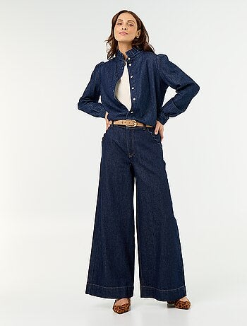 Blusa vaquera con cuello de volantes
