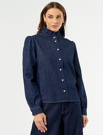 Blusa vaquera con cuello de volantes