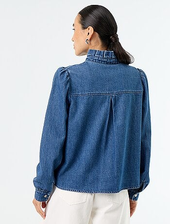 Blusa vaquera con cuello de volantes