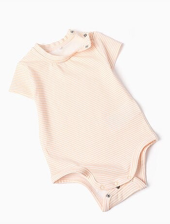 Body a rayas + pantalón corto vaquero