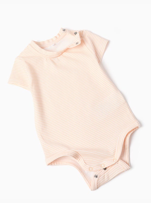 Body a rayas + pantalón corto vaquero - Kiabi