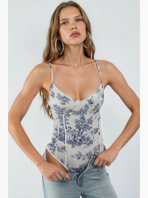 Body ajustado con estampado y cuello en v hiccup - Kiabi Body ajustado con estampado y cuello en v hiccup - Kiabi