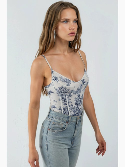 Body ajustado con estampado y cuello en v hiccup - Kiabi Body ajustado con estampado y cuello en v hiccup - Kiabi