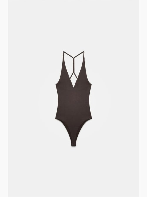 Body con aberturas cuello halter ajustado dilvin - Kiabi Body con aberturas cuello halter ajustado dilvin - Kiabi