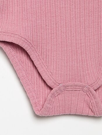 Body de canalé con bordado inglés