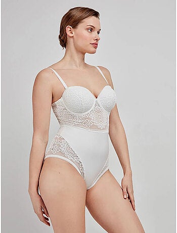 Body desmontable in and out, con aro y foam, de encaje