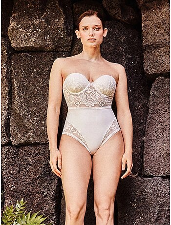 Body desmontable in and out, con aro y foam, de encaje