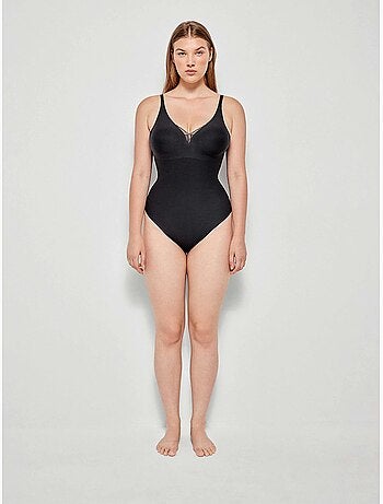 Body envolvente sin costuras, sin aro y con foam extraíble