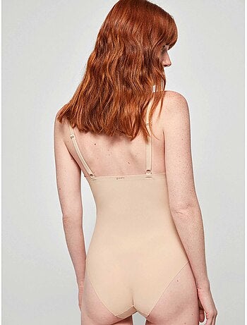 Body envolvente sin costuras, sin aro y con foam extraíble
