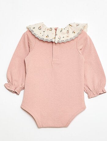 Body liso con cuello Claudine estampado