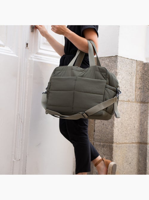 Bolsa cambiador acolchada Thermobaby Pluméa kaki con 3 bolsillos isotérmicos - Kiabi Bolsa cambiador acolchada Thermobaby Pluméa kaki con 3 bolsillos isotérmicos - Kiabi