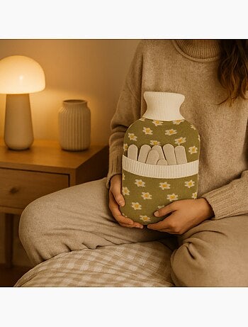Bolsa de agua caliente con guantes y funda de punto motivo flores