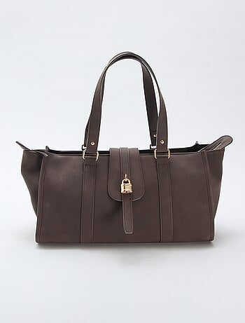 Bolso bowling con detalle de candado