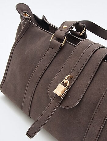 Bolso bowling con detalle de candado