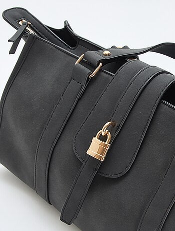 Bolso bowling con detalle de candado