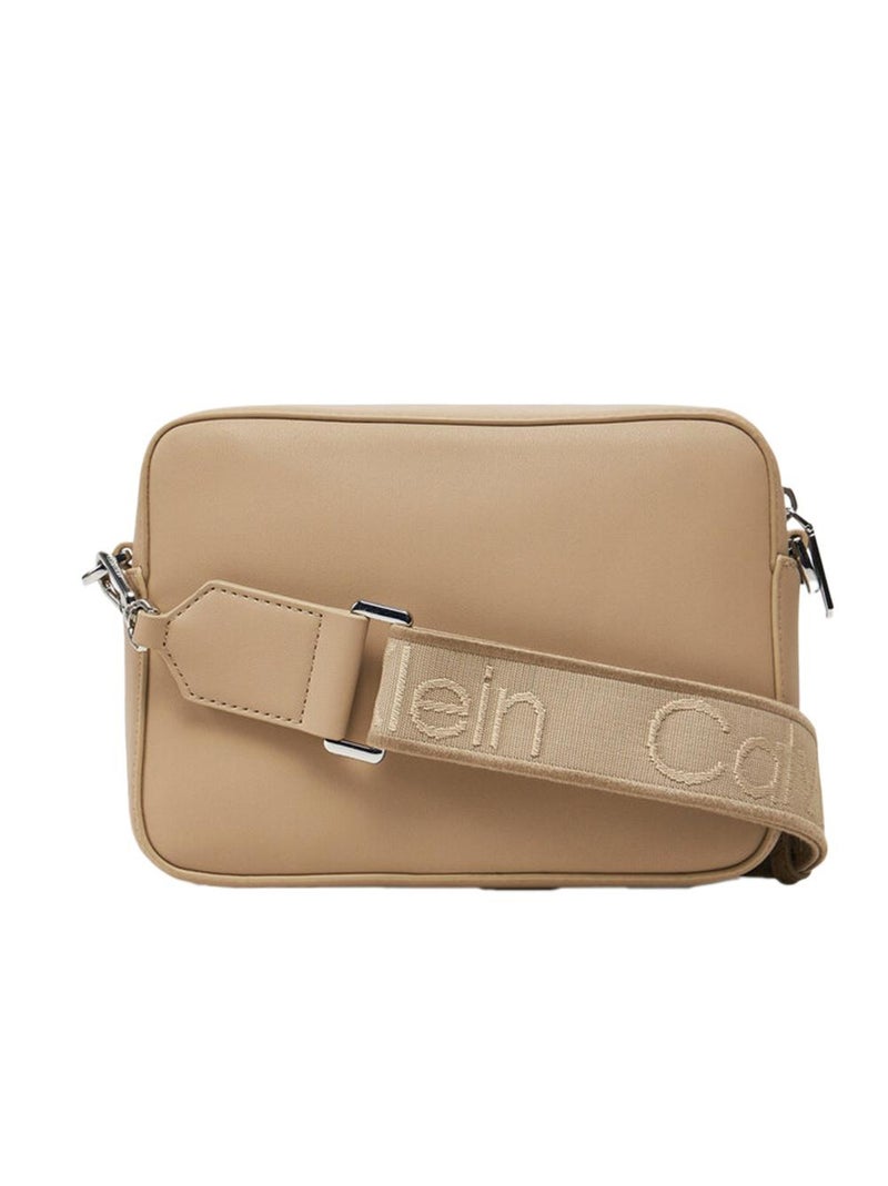 Bolso Calvin Klein Jeans para Mujer Beige - Kiabi