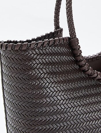 Bolso grande trenzado de forma rectangular