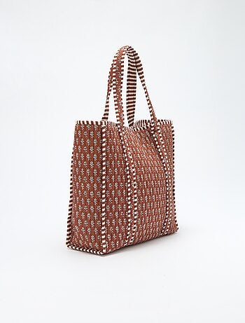 Bolso tote acolchado con estampado hindú