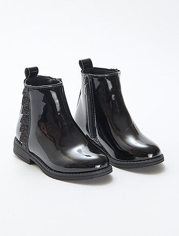 Botas charol con detalle de volante liso