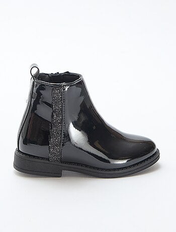 Botas charol con detalle de volante liso