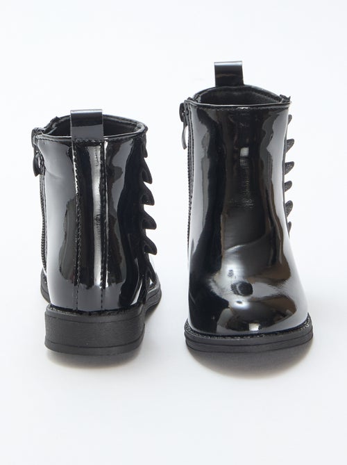 Botas charol con detalle de volante liso - Kiabi